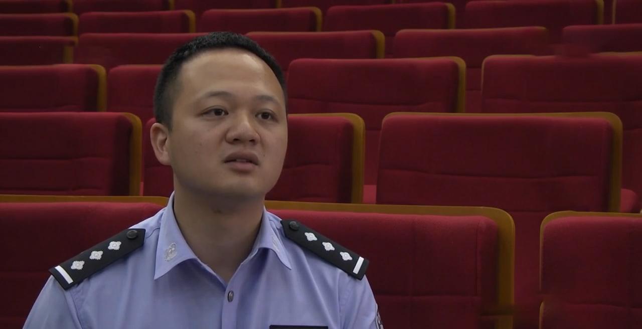 17年浙江富豪密室被盗,墙根发现隐秘盗洞,民警钻进去后大感疑惑