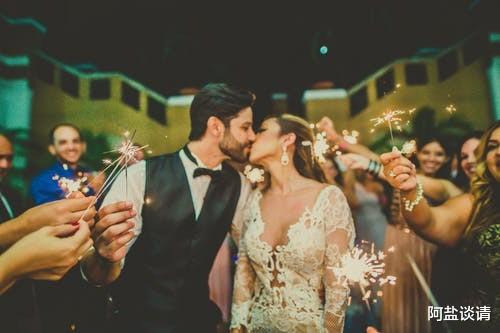 |我陪我妈旅游:妻子坐月子凤凰男带母旅游,归来发现女儿已有新爹