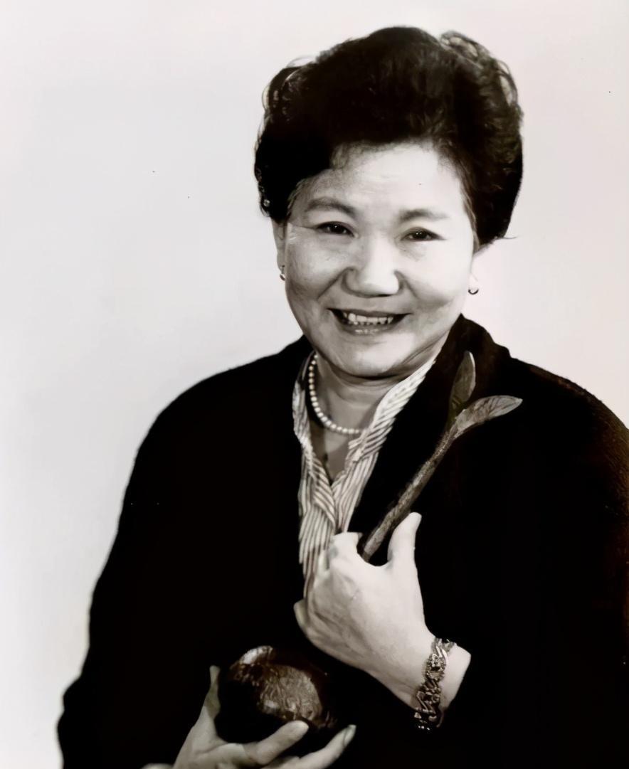 赵丽蓉|“小品太后”赵丽蓉：前半生苦难，60岁辉煌，成为春晚唱跳第一人