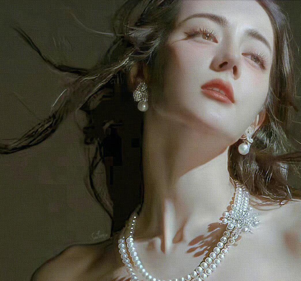 明星|一眼难忘的浓颜系明星!眉眼如画立体雕塑美,撕漫画入人间的仙葩