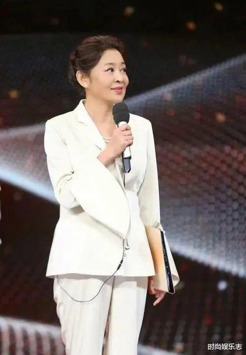 倪萍|倪萍还是胖点好!瘦下来后脸上斑点多还松弛,变成一个憔悴老太太
