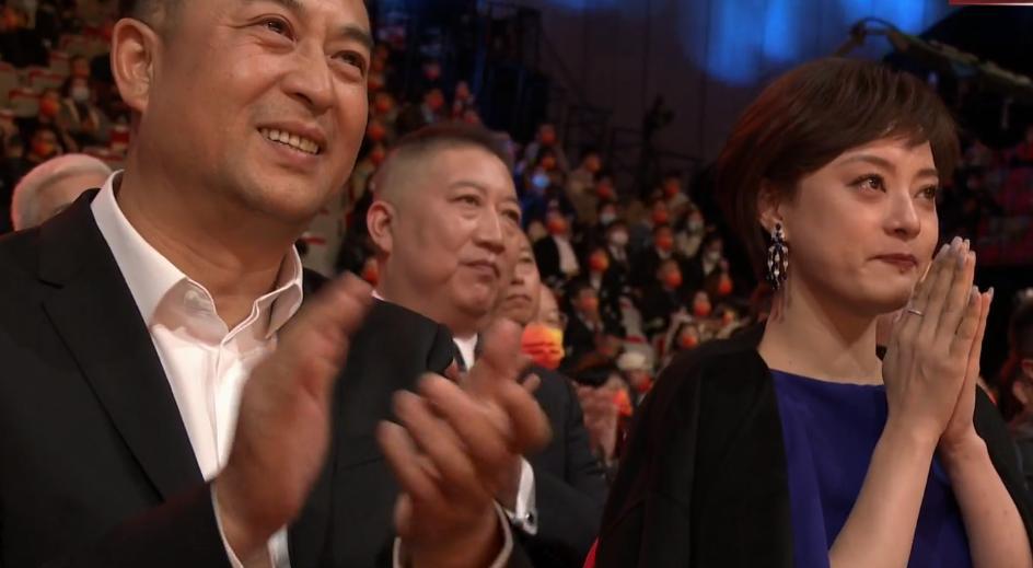 热依扎|热依扎获得33届飞天奖优秀女演员奖，孙俪台下感动落泪，周迅缺席
