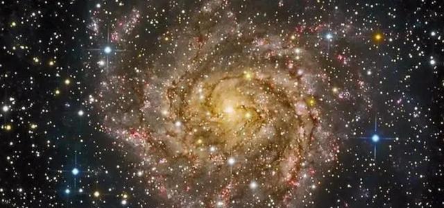 太阳每年狂奔70亿千米,为何银河系的星星位置依旧?耐心等待
