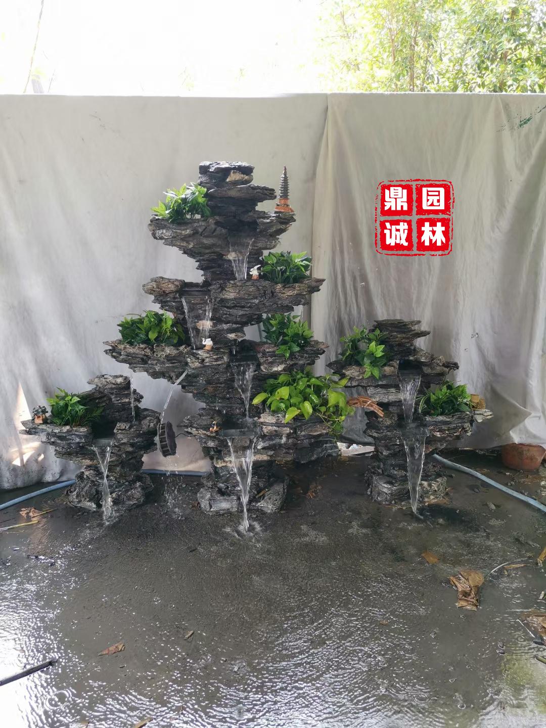 英石假山造景于别墅景区风景设计