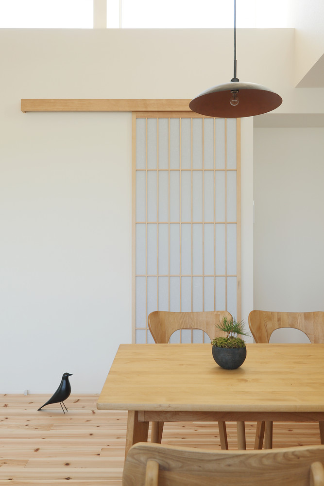 真正的极简风，是做到断舍离不多买物品，家越空无一物越高级舒适