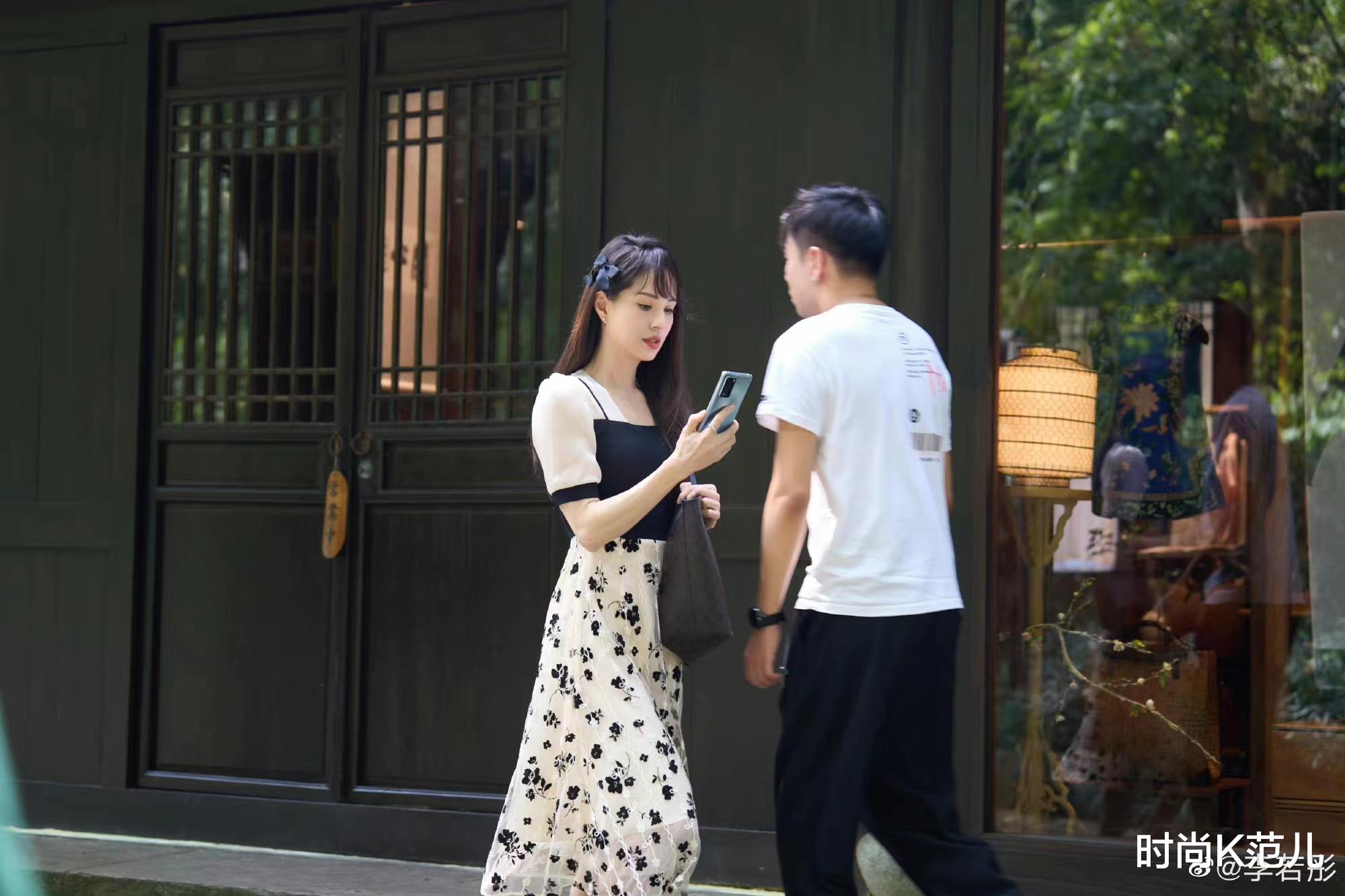 男士发型 李若彤尝试新发型，戴假发片刘海，清新甜美又减龄！