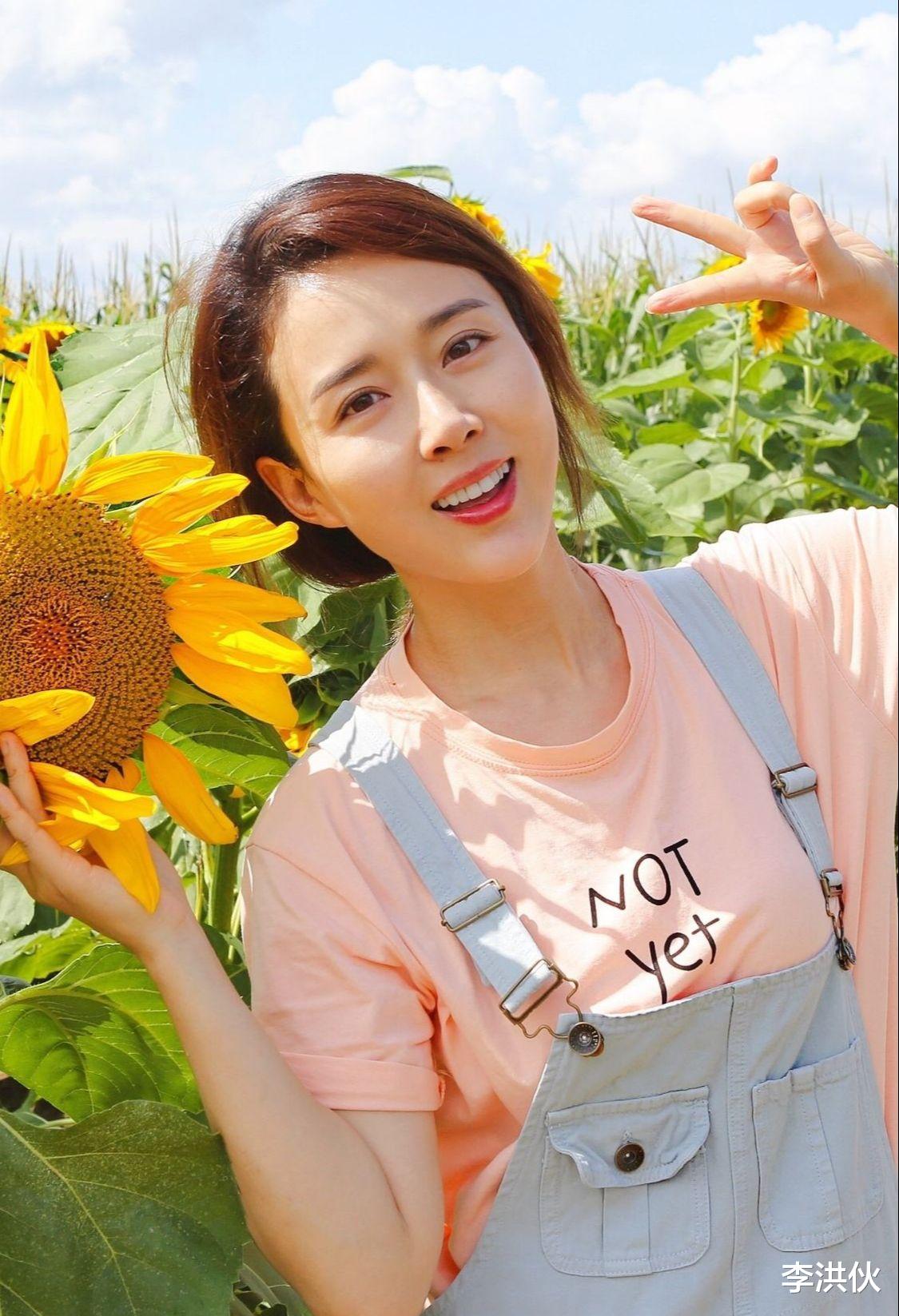 颜丹晨|女星颜丹晨晒孕妇照庆生，44岁高龄产妇状态超好，老公至今很神秘