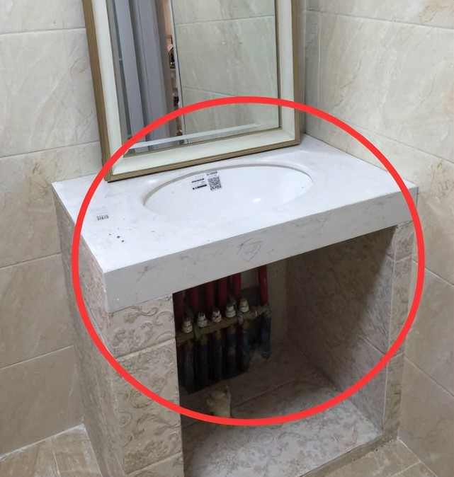 老师傅演示卫生间砖砌洗手台,防潮结实,自己做至少省几百块钱