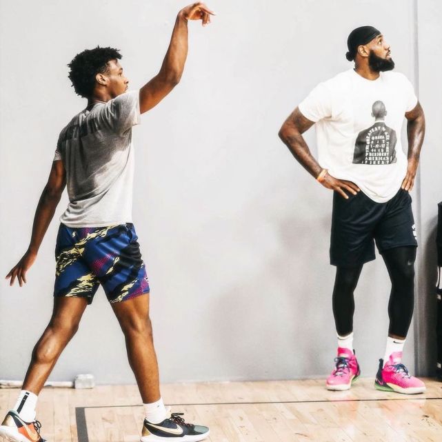 保罗|詹姆斯效应太强！名记：布朗尼想进NBA就能进 布莱斯比他更出色