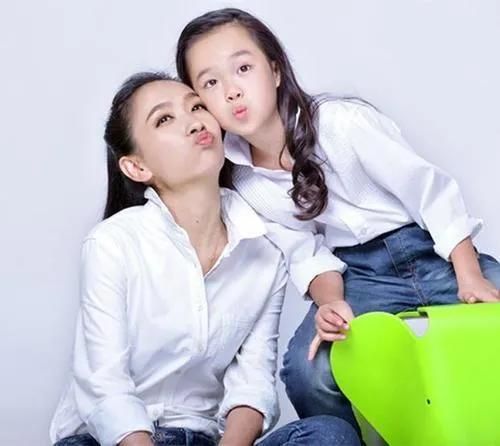 张艺兴|主持人王芳,嫁大15岁丈夫,怀孕8个月还在工作