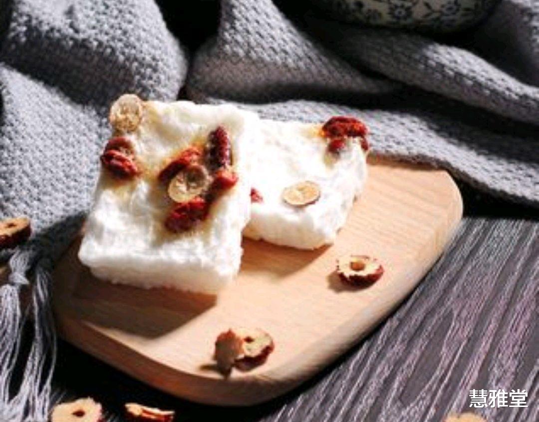 银耳|女性吃不对,或许老得快,建议日常少吃3种食物,多吃4种美食