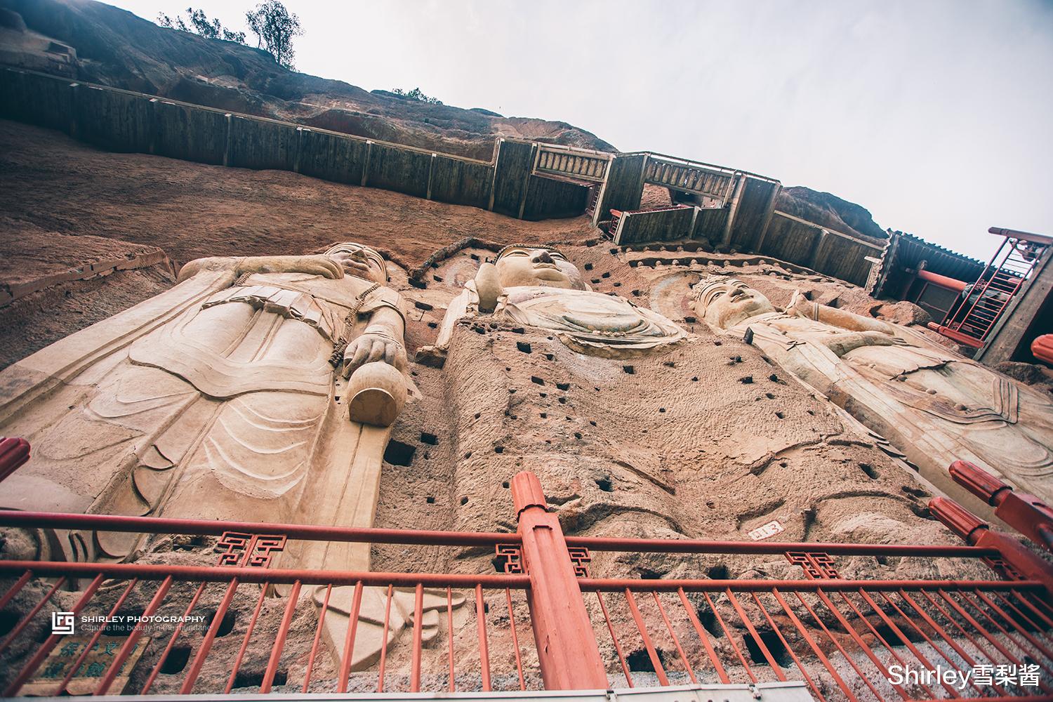 磨西古镇|我国四大石窟之一，90度垂直崖壁险过悬空寺，堪称恐高游客的噩梦