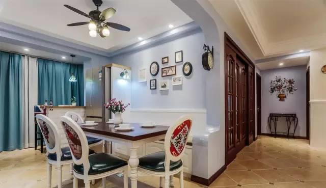 供暖就搬家，110㎡两居装成美式风格，电视墙尤其好看！