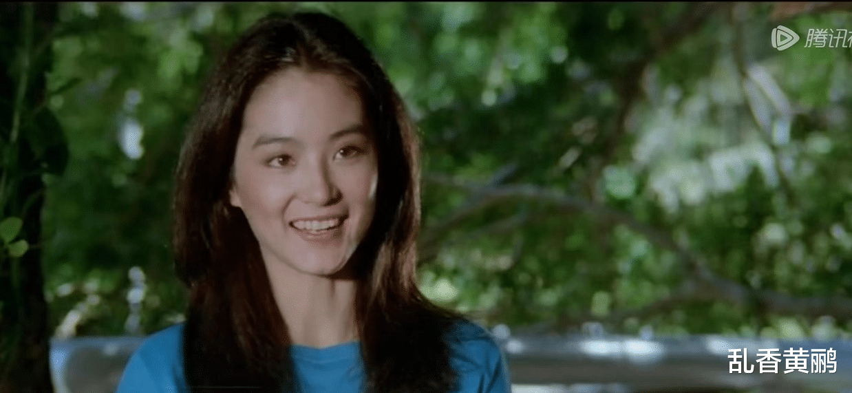 林青霞|42年过去了，再看《金盏花》，林青霞的22套裙装，依旧时尚洋气