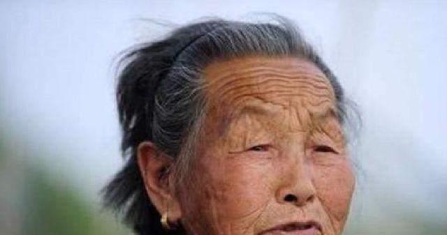 |陈秀英:近亲结婚生3“猴娃”,半辈子没出村,94岁还撑着整个家