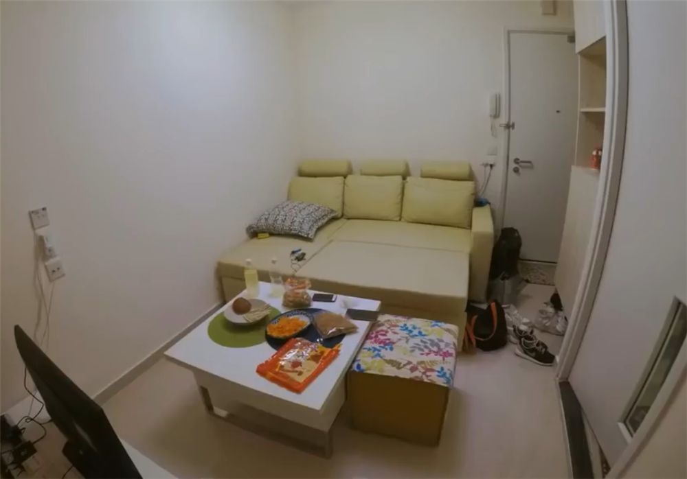 香港小两口住27㎡蜗居:“暗厅”空间太小,厨卫空间也是“袖珍”