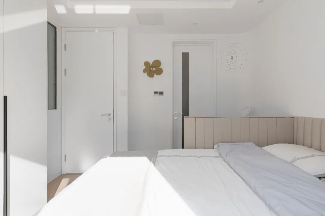 110㎡简约纯净三居,去客厅化打造多功能区,更适合这个三口之家!