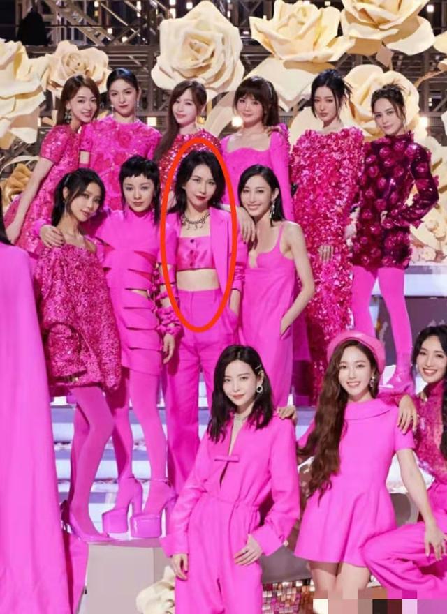 全员加速中|浪姐3决赛造型引争议，全员火龙果色像跳广场舞！