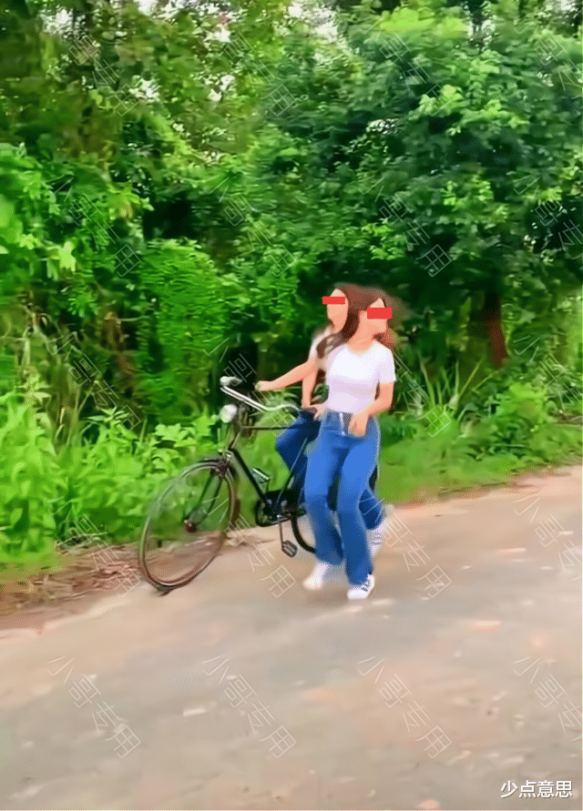 浙江:姐姐带妹妹骑车兜风,路遇帅哥直接跳车,后座妹妹差点摔倒