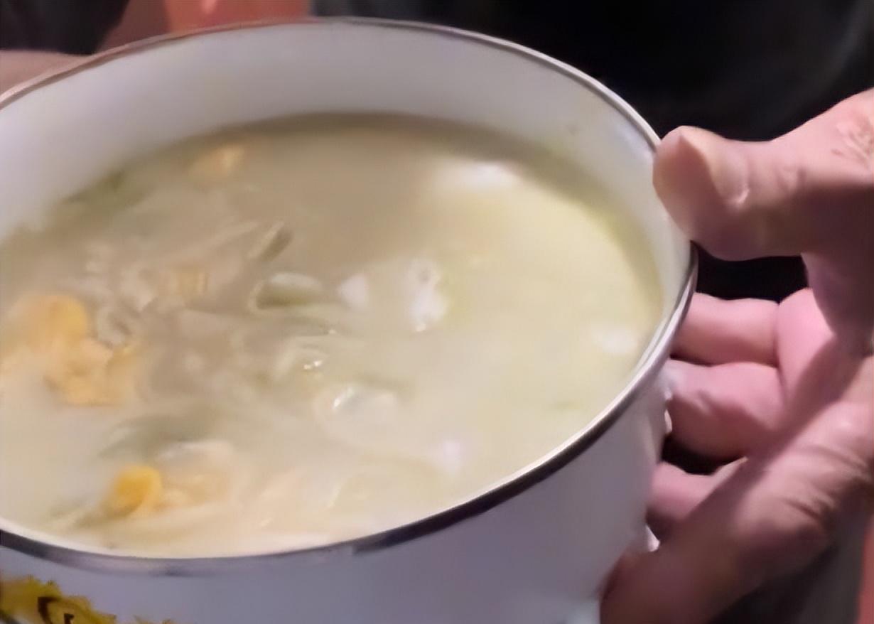上海女子每天给独居老人送餐,得知老人情况后网友心酸:绝不远嫁
