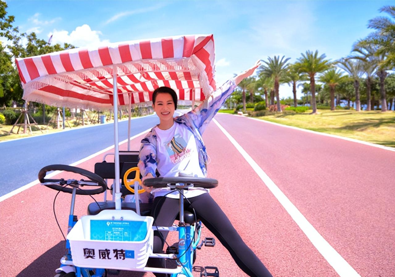 胡杏儿|46岁胡杏儿喜提新座驾，本以为豪车出行，看到最后却笑了