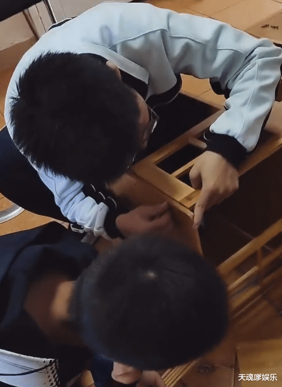 孙悦|跨越14年的拥抱!孙悦与孙卓相拥而泣,见面3句话让网友红了眼眶