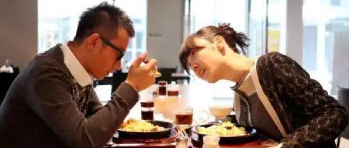 17年江西经理借130万网贷，追求40岁富婆，报警后富婆被判刑3年
