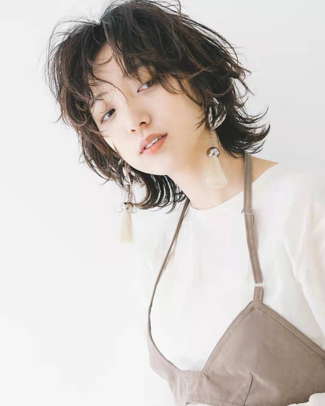 发型 “治愈系”精灵短卷发有多美？看这9款发型就知道，甜酷飒不显老