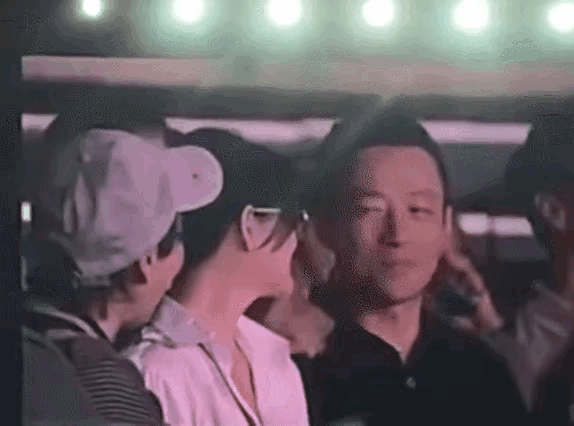 汪小菲|同样是亲吻大s对汪小菲和具俊晔态度天壤之别!肢体动作反应一切