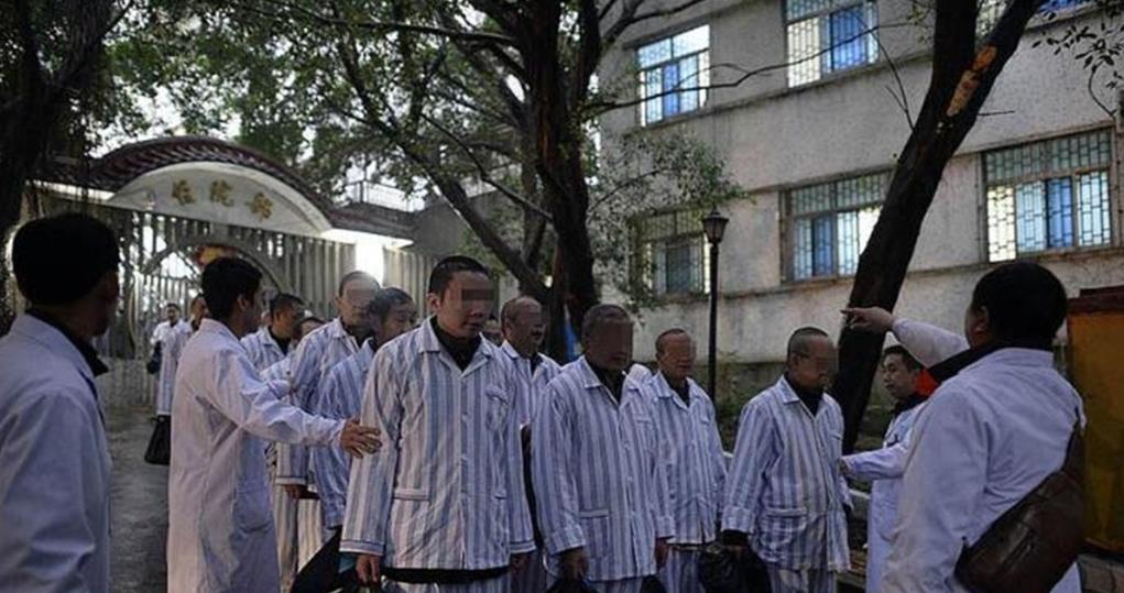 精神病院真实体验:女记者装疯混入,折磨10天,获救时已没了笑容
