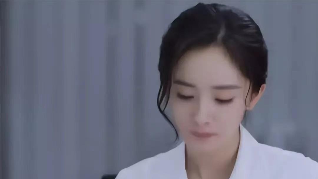 杨幂|《谢谢你医生》流量演员杨幂惊喜演出，人设却比白宇和韩西林强多了