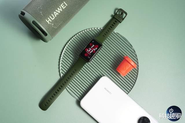 华为手环|谁的夏天能抗拒绿色？华为手环7开售啦！