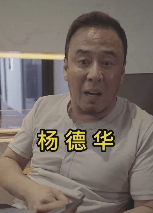 杨坤|歌手杨坤疑似被捕,与警方同框站C位,对方澄清:录制反诈宣传