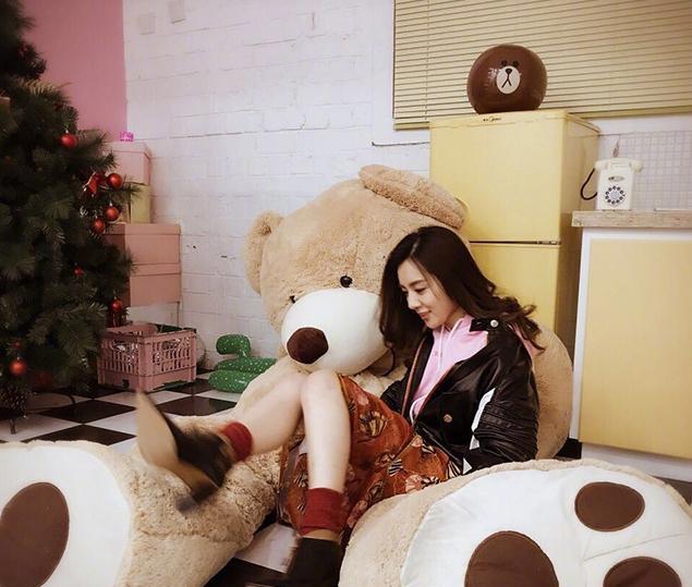 参观王晓晨住的豪宅，在家也会背剧本，累了直接躺沙发上睡