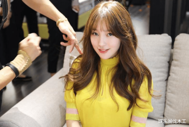 金莎|金莎街头对帅哥痛哭!满脸委屈鼻头通红疑分手,面部发福认不出