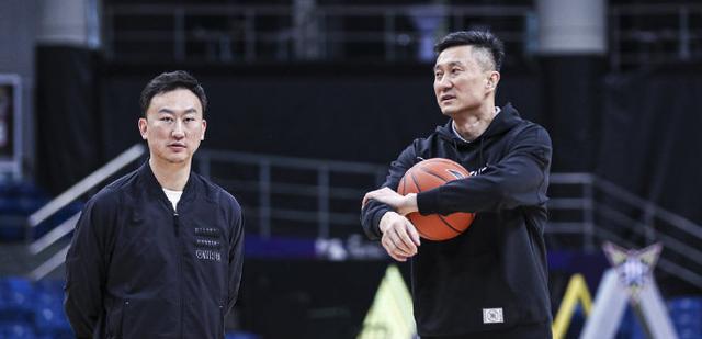鲍威尔|八强争霸谁是王者？名嘴：辽篮2-1，广厦2-0，上海2-0，广东2-1