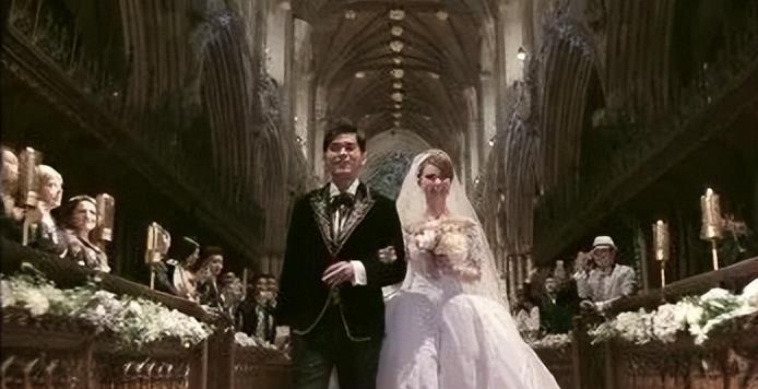 杨紫|周杰伦晒妻女近照,昆凌和女儿在豪宅内游泳,穿人鱼泳装大秀身材