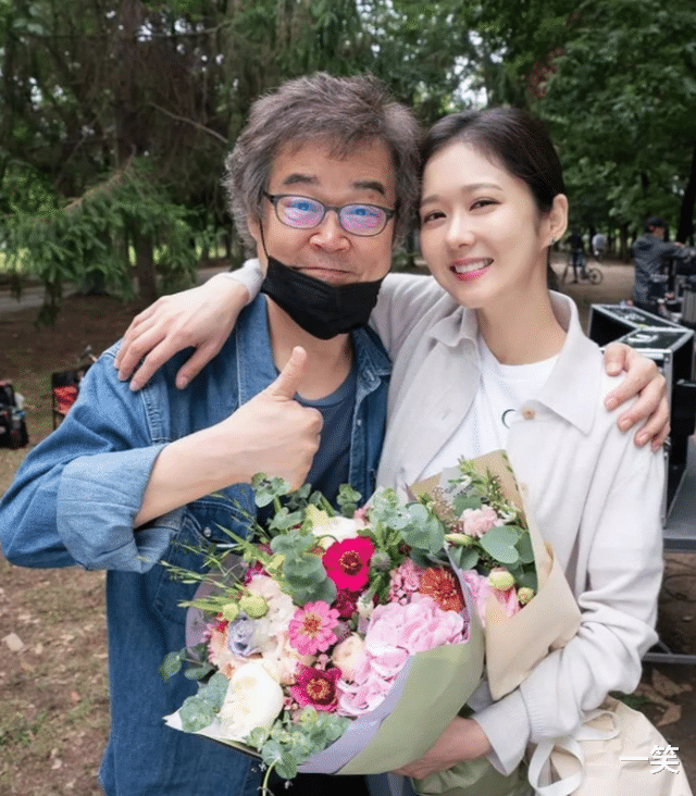 张娜拉|张娜拉婚礼现场曝光,白色主题唯美浪漫,李秀英祝歌朴京林主持