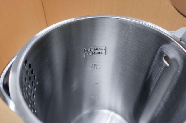 |家用净水机，带桶和不带桶有什么区别？不排废水的净水机能买吗？