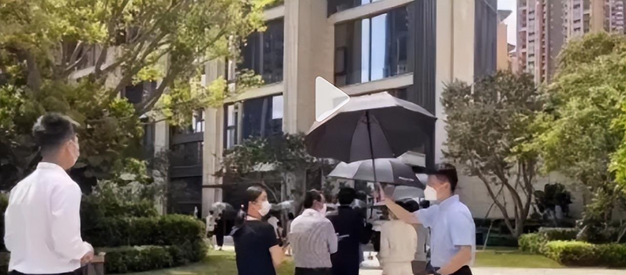 明星|众上海明星晒物资曝光富人区，有菜有肉营养丰富，房价千万起步