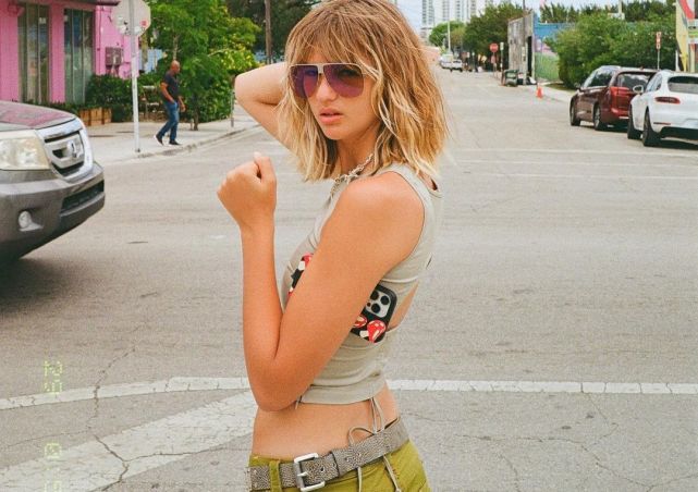 贝克汉姆|贝克汉姆次子罗密欧庆祝恋情3周年，女友曾因家境和颜值遭吐槽