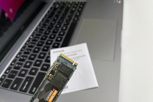 固态硬盘|榨干老电脑的每一滴性能铠侠RC20固态硬盘使用体验