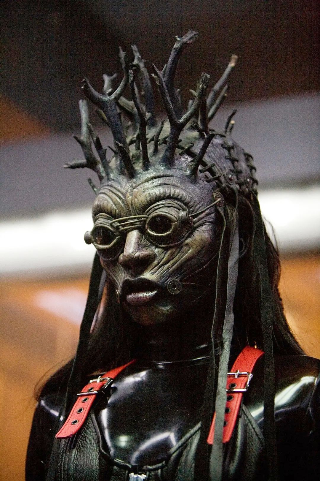 人皮客栈|《人皮客栈》三部曲:那些排队领盒饭的美女们,各个来历不简单啊