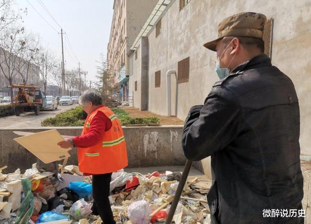 浙江大妈曾捡到的“铁疙瘩”,砸成16块卖废品,如今却成了“无价之宝”