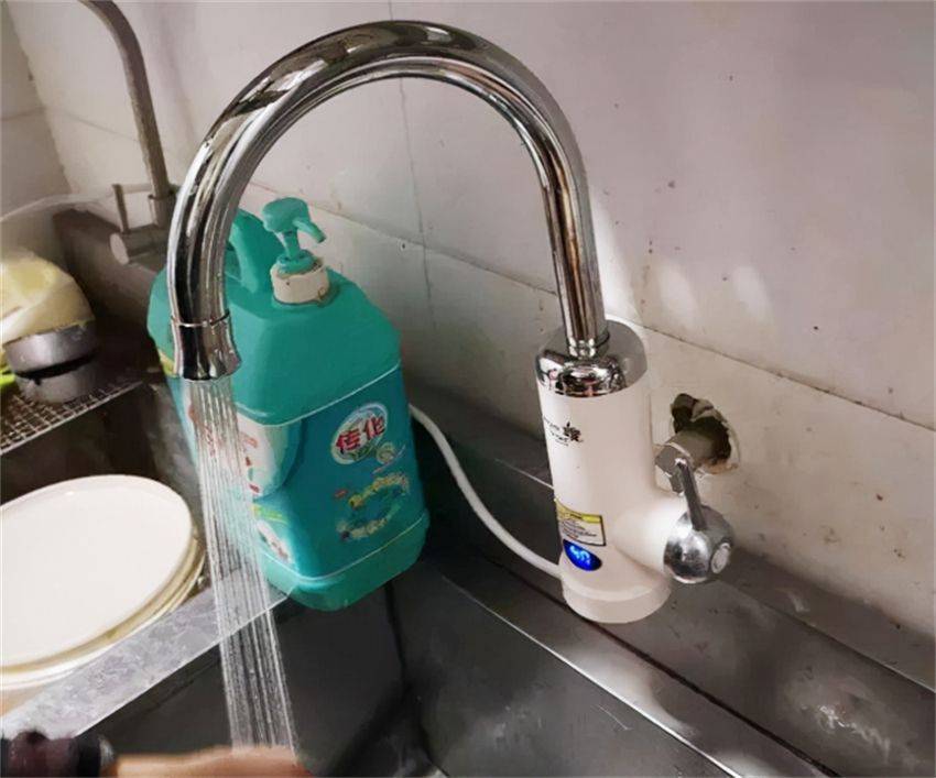 为何用过电热龙头的人，都想换回小厨宝？家用选哪个更合适！