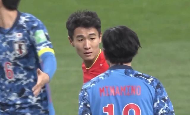 国足|国足队长将换人，26岁神锋获热捧，球技一流，个性张扬，斗志旺盛
