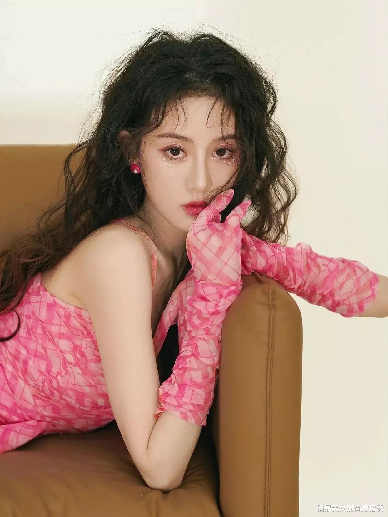 经典格子裙，穿出不一样的夏日感受，穿在身上简直不要太减龄