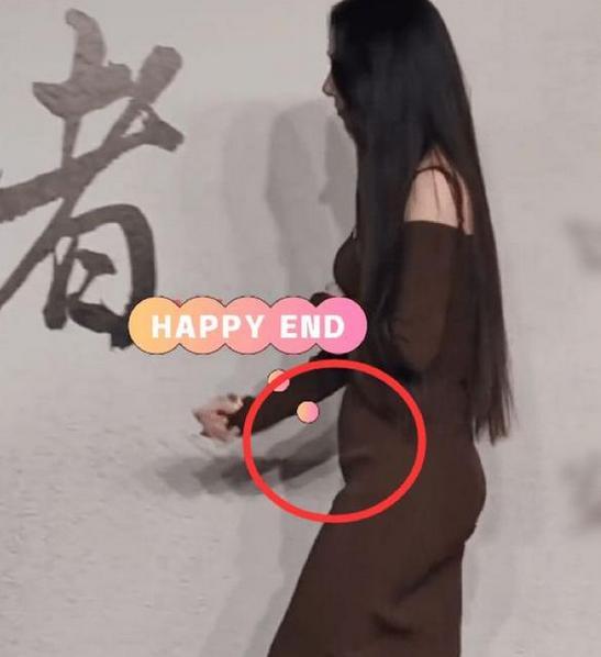 郭碧婷|向佐拍戏妻女紧随其后，双手捧腹孕味十足，网友：像抱了个西瓜