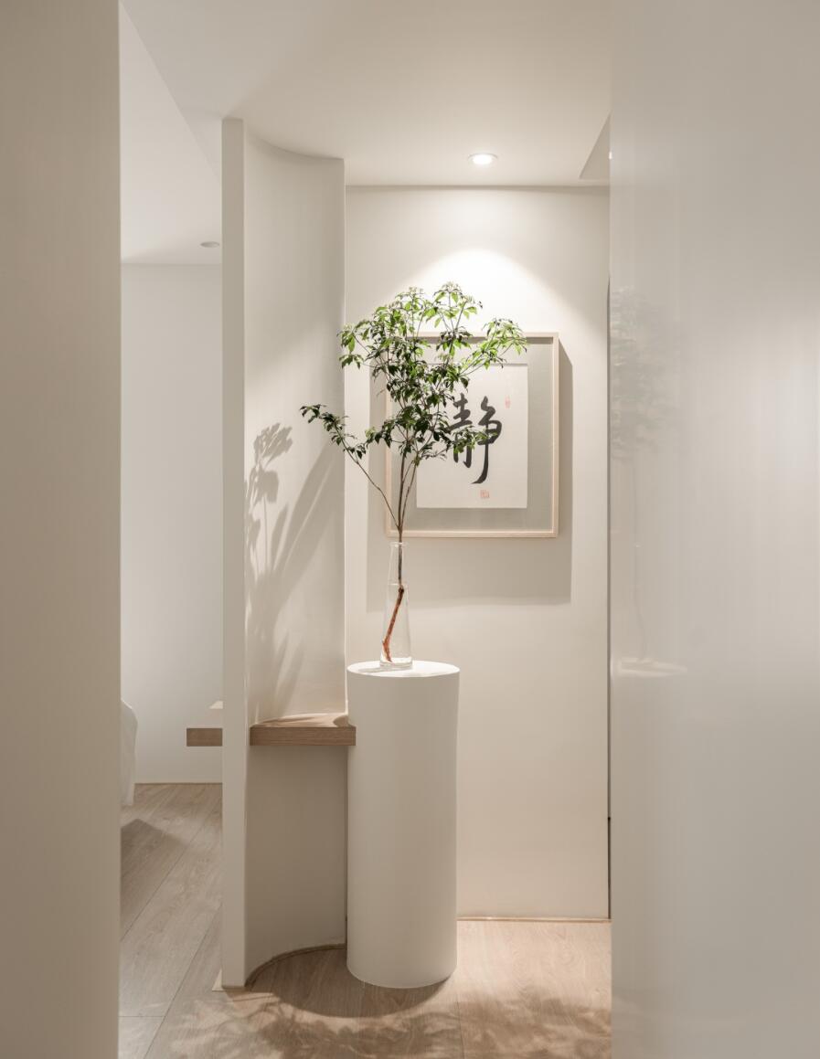 如果家里客厅大,建议做弧形吊顶,看她119㎡家,大气极了