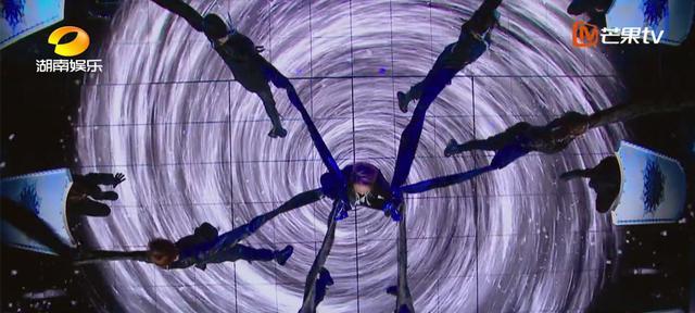 张艺兴|都唱张艺兴蔡徐坤的歌，《浪姐1》和《浪姐3》有何差别